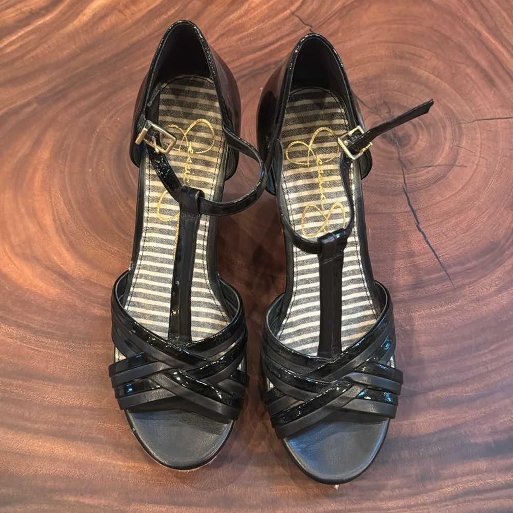 Black wedges